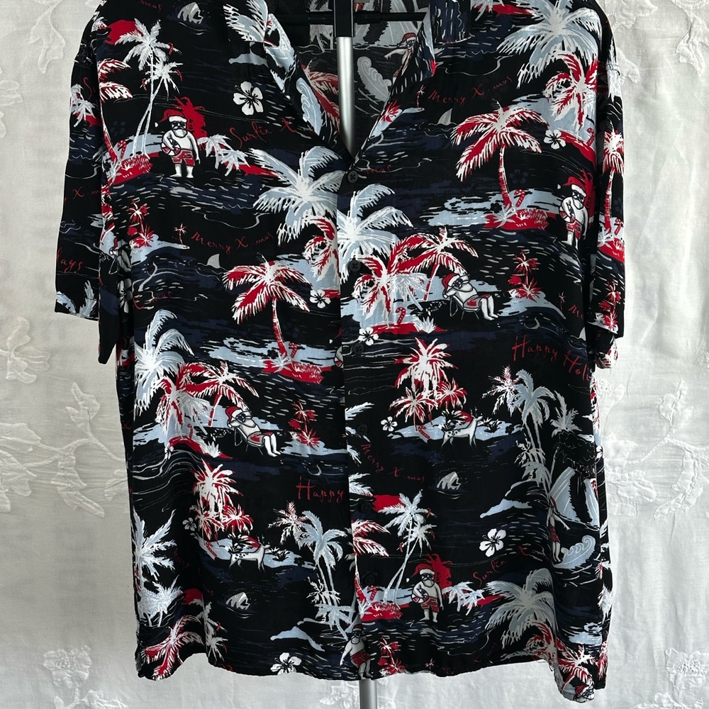 H&M Divided Tropical Christmas Santa Surf Hawaiian Shirt Button Up Men’s Sz M